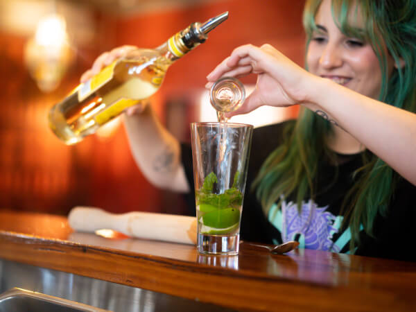 Cocktail Masterclass London for Two: How to Plan the Perfect Date