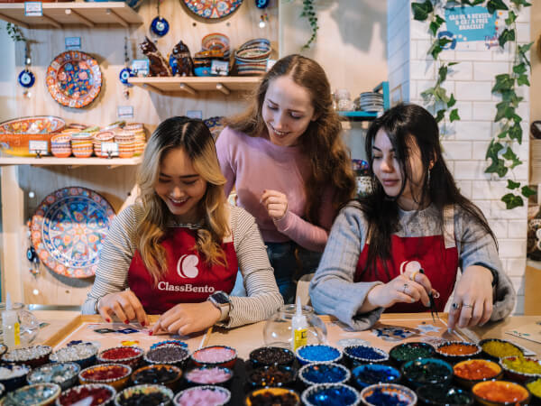 Fall in Love with the Artistry of Glass Craft Classes
