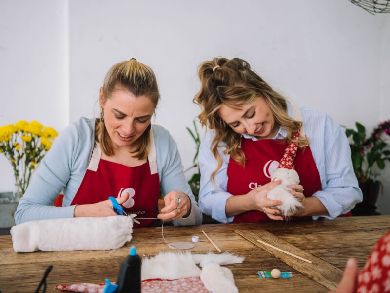 How to Pick the Perfect Festive Gift for Someone You've Just Met