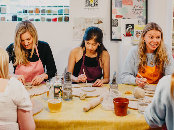 Plan a Unique Hen Do in London for Your Creative Pals