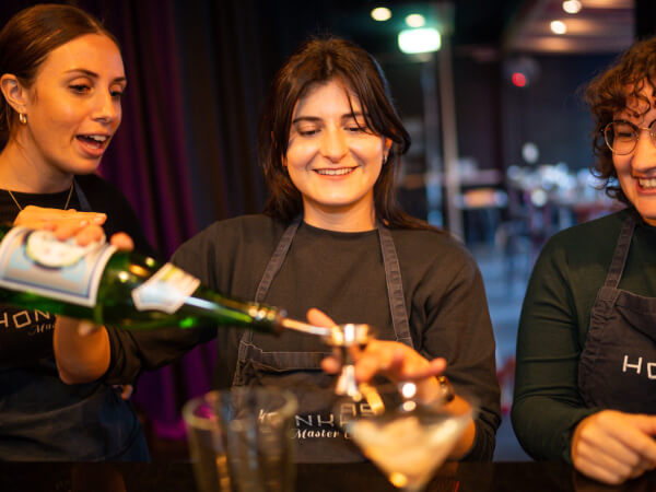 Why Cocktail Classes in London Are Great for Groups