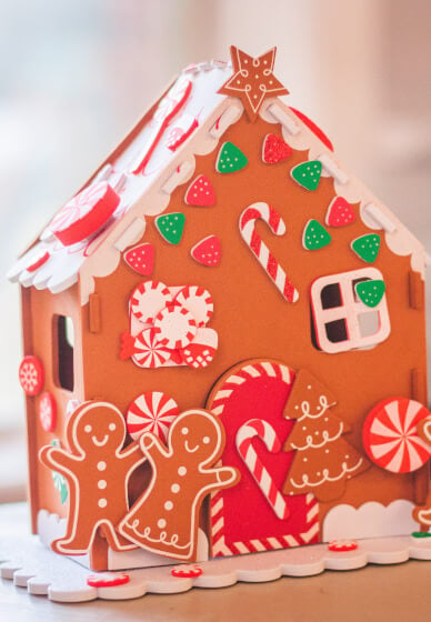 Decorate a Gingerbread House | Online class & kit | ClassBento