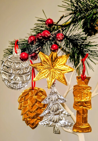 Foil Embossed Christmas Decorations Workshop
