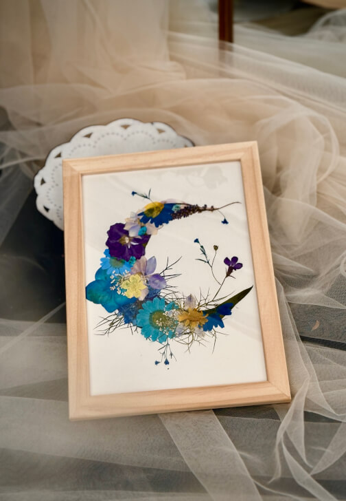Leeds Exclusive - Crescent Moon Pressed Flower Art Workshop