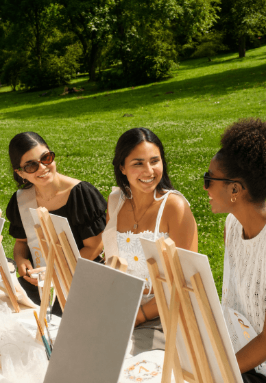 Prosecco and Paint in Hyde Park: Outdoor Painting Experience
