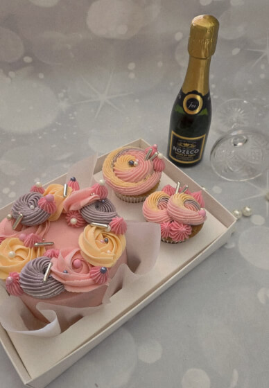 Sip and Pipe - Bento Cake Decorating Class