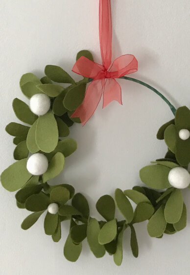 Sustainable Mistletoe Christmas Wreath Making Class