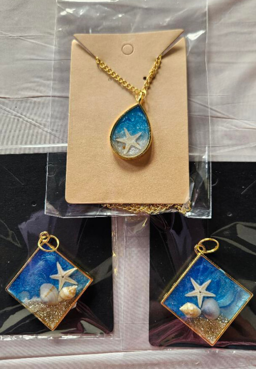 Beach-themed Resin Jewellery Workshop