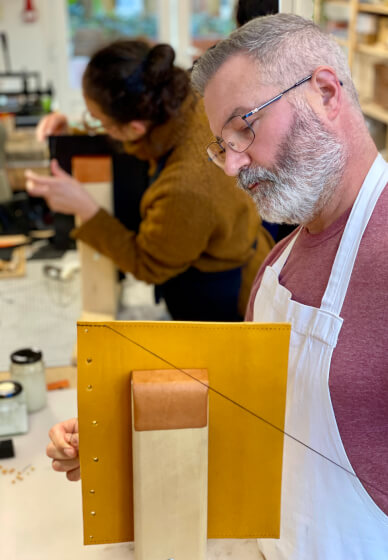 Create Your Bespoke Leather Shoulder Bag Workshop