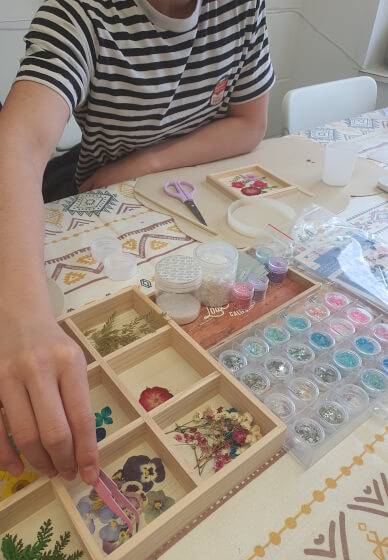 Epoxy Resin Flower Coaster / Tray Workshop