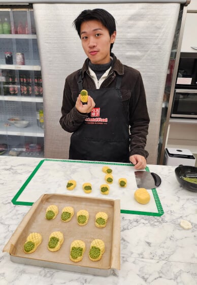 Family Pineapple Cookie Class – Bake, Gift and Share Sweet Moments