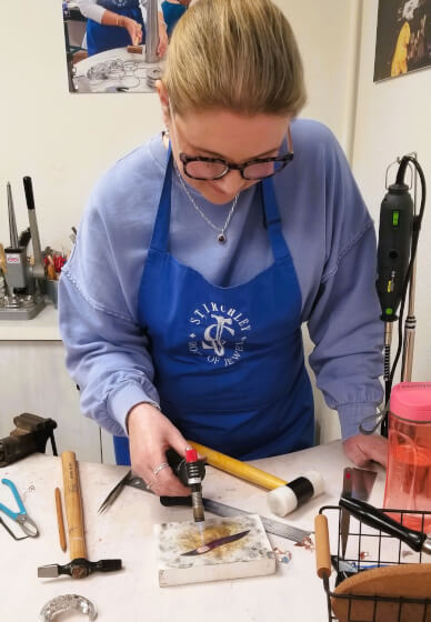 Fluted Set Ring Class