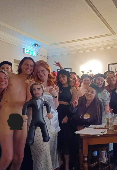 Hen Party Life Drawing Class in Oxford
