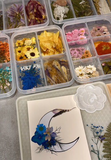 Leeds Exclusive - Crescent Moon Pressed Flower Art Workshop
