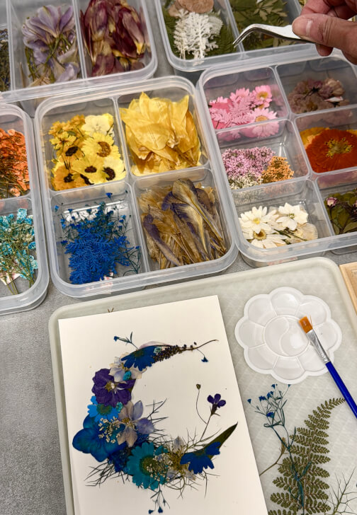 Leeds Exclusive - Crescent Moon Pressed Flower Art Workshop