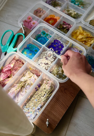 Leeds Exclusive - Crescent Moon Pressed Flower Art Workshop