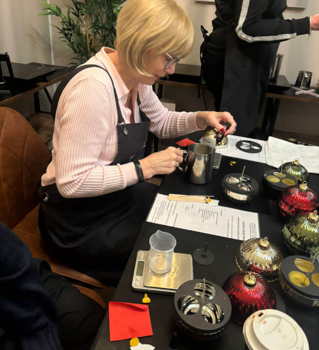 Luxury Christmas Bauble Candle Workshop