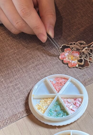 Mother-of-Pearl Brooch Workshop