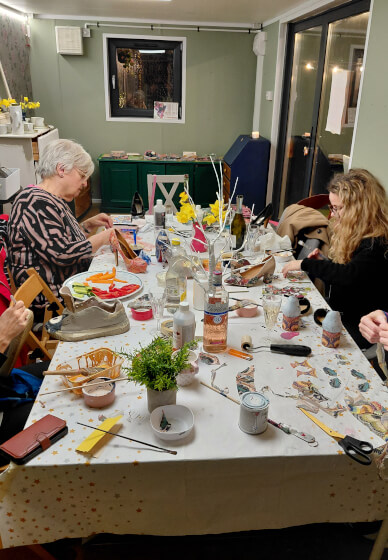 Paint and Decoupage a Serving Tray Workshop