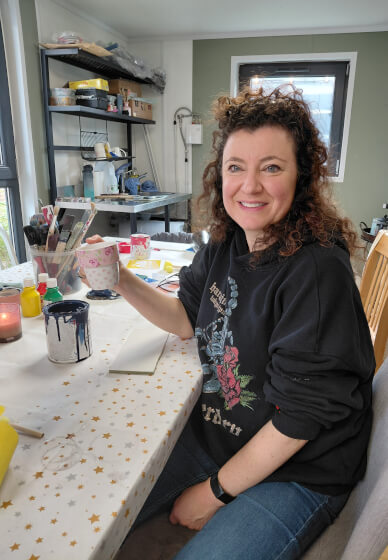 Paint and Decoupage a Serving Tray Workshop