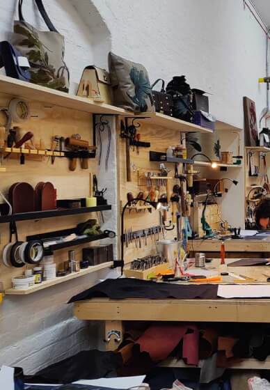 Professional Leather Craft Class: Leather, Techniques, Tools