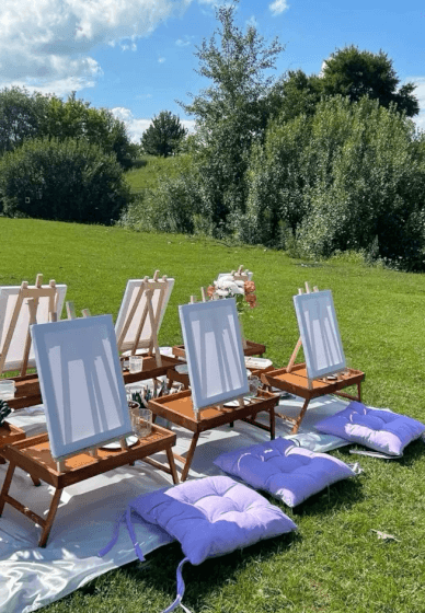 Prosecco and Paint in Hyde Park: Outdoor Painting Experience