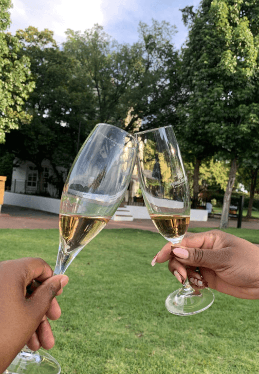 Prosecco and Paint in Hyde Park: Outdoor Painting Experience