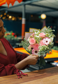 Sip and Bouquet Making Class