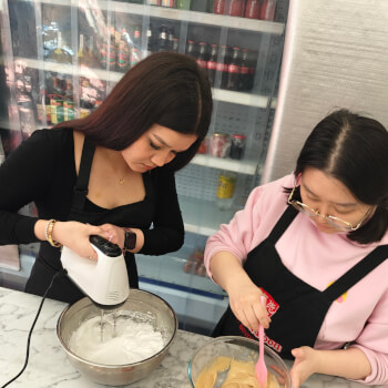 Prepare the cake