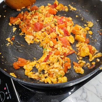 Make Tomato and Eggs