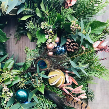 Decorate the wreath