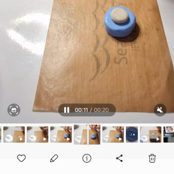 Moulding the silver clay
