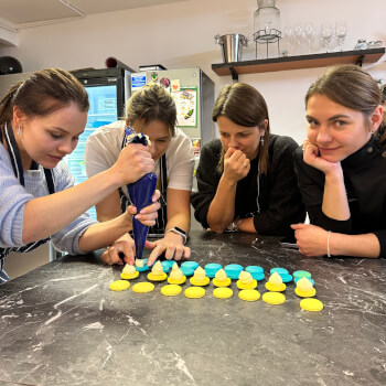 Piping your macarons