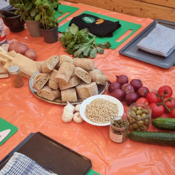 Arrive, have some nibbles & get set up