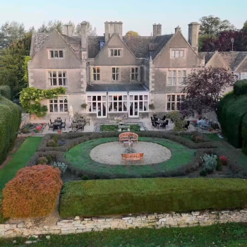 Arrive at a beautiful Cotswolds setting