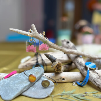 Show off your jewellery!
