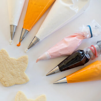 Learn to decorate with royal icing