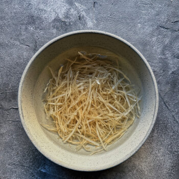 Create a Crunchy Cassava Salad 