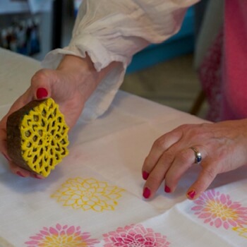 Carefully lift up the woodblock 