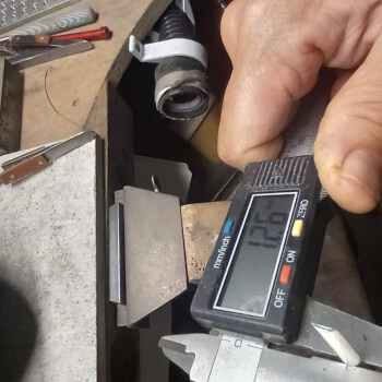 Measuring the metal thickness 