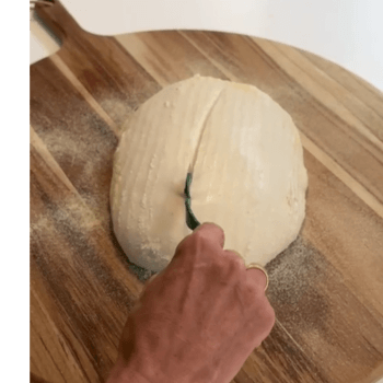 Scoring the bread