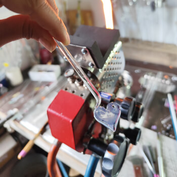 Sculpt hot glass
