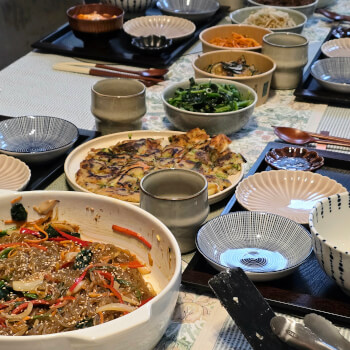Have a Korean feast together!