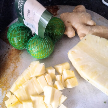 Cut pineapple 