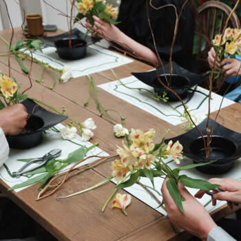 Guided ikebana arrangement creation
