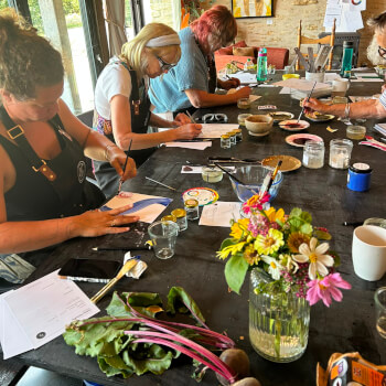 Mix your own colours from pigments