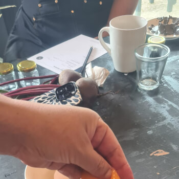 Mixing binders with pigments