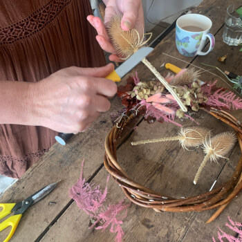 Step by step instructions e for creating the wreath