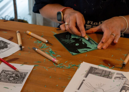 Painting class by Floating Art