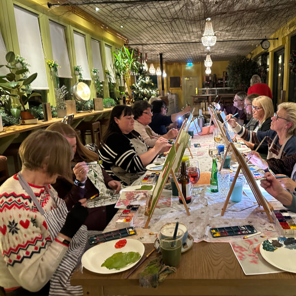 Photo from a Peipei art painting workshop